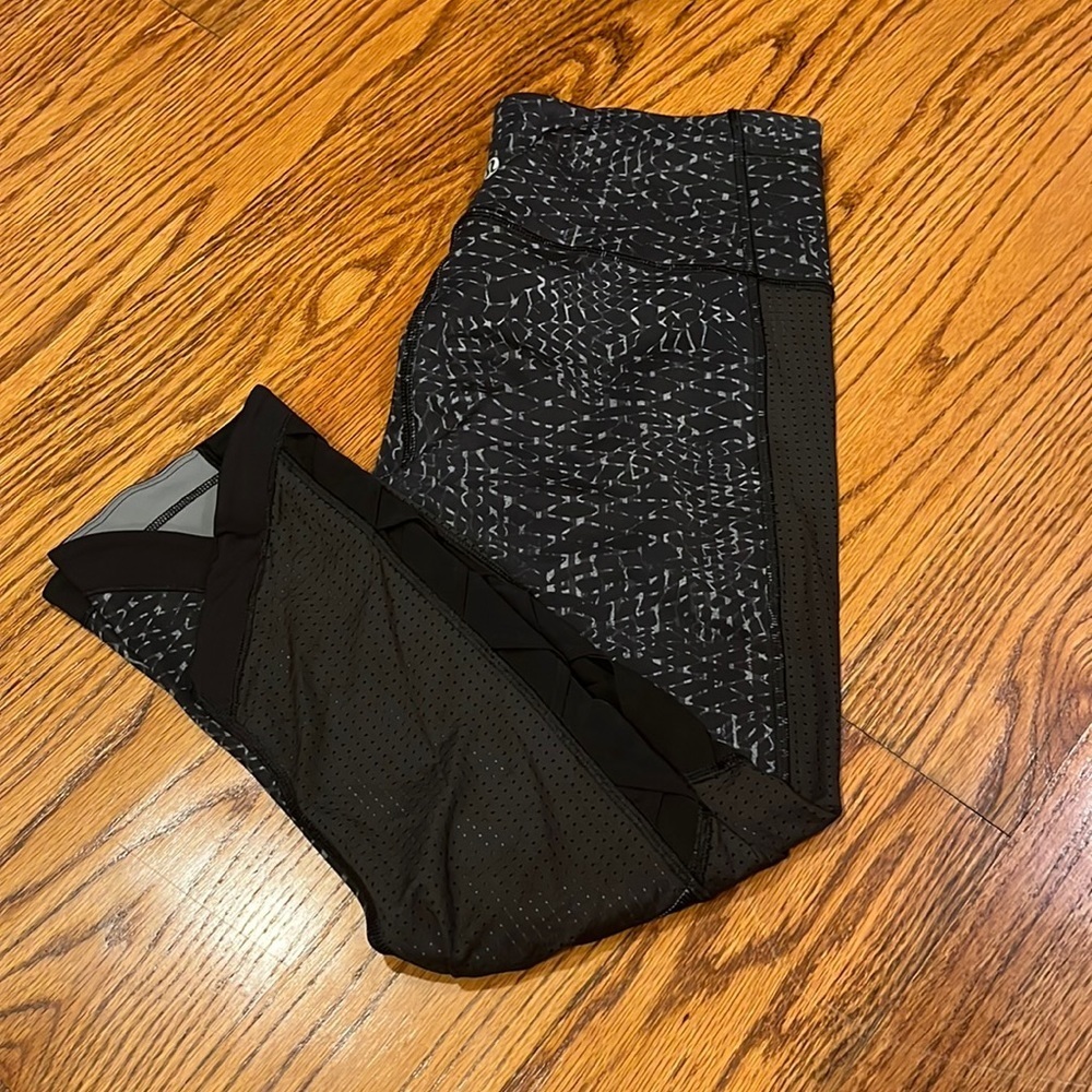 Lululemon Women’s Printed Capri Leggings Size 6